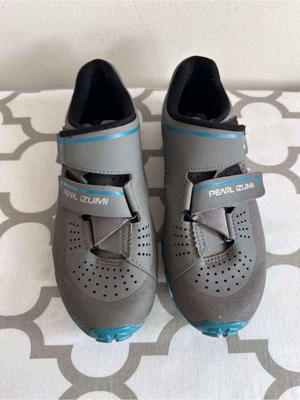 Pearl Izumi Gray and Teal Women's Athletic Cycling Shoes